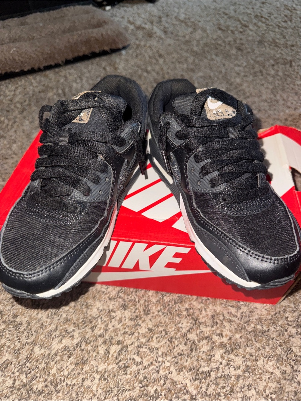 Nike Air Max 90 SE Black Low-Top Sneakers